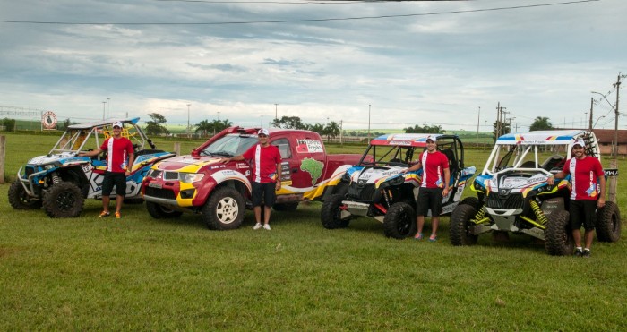 246949_479723_familiadapoeira_carros_donicastilho_1204_press