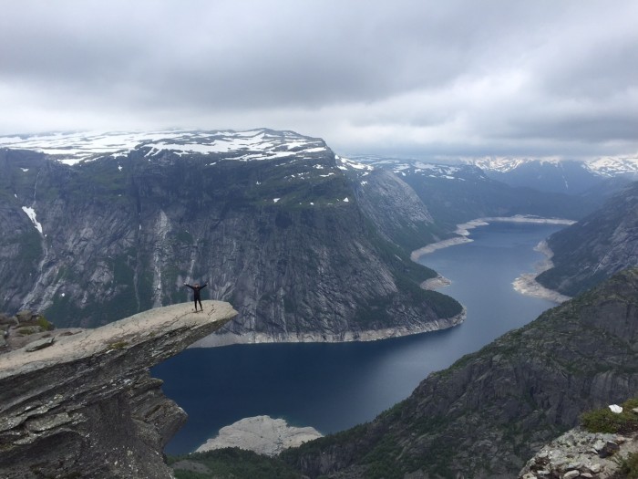 A famosa trilha da Trolltunga na Noruega