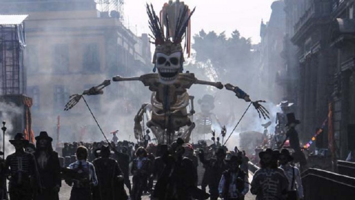 Cena do filme 007 Spectre no México