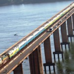 Trem de passageiros da Vale sobre o Rio Tocantins, em Marabá-Pará. Foto: divulgação Vale