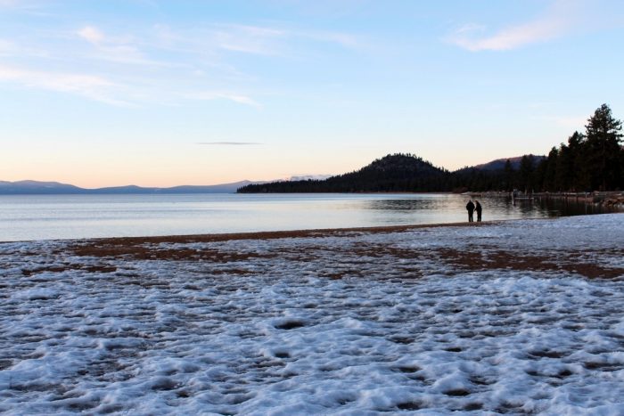 Praia com areia coberta de neve. Como boa carioca e amante de praias, fiquei encantada com essa nova versão do conceito praia