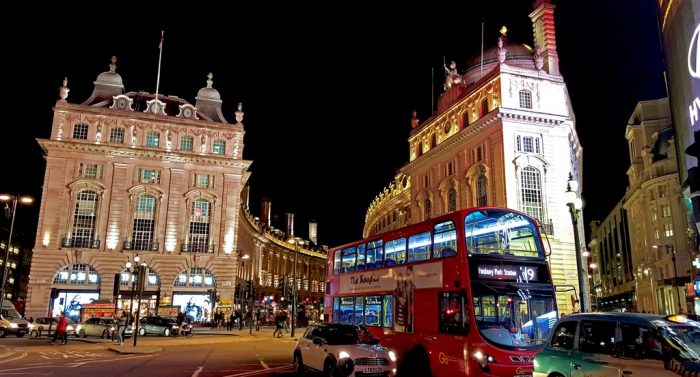 O movimento da Piccadilly Circus às 22:00h