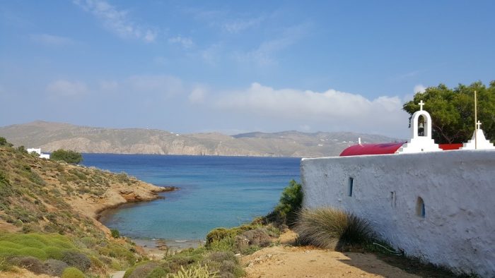 Praia de Agios Sostis vista da Kiki Taverna