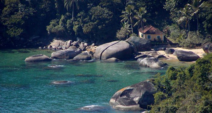 Praia de Itaguaçu - Praia de Nudismo em Ilha Grande - RJ